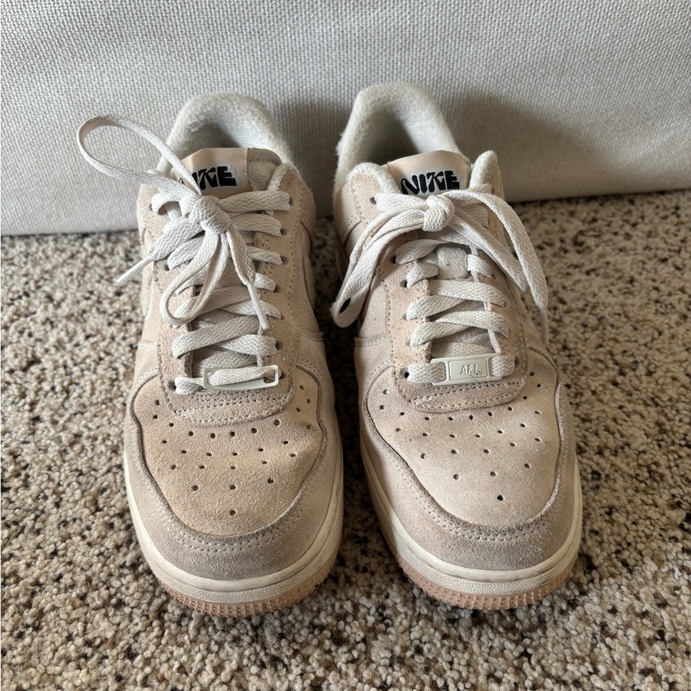 Nike Air Tan Sneakers - Picture 2 of 6